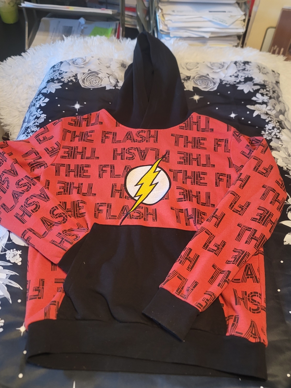 🔥3 For $25 Boys Large The Flash Logo Red & Black Hoodie